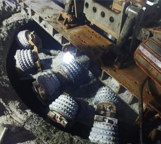 反井鉆機(jī)施工直徑，天井鉆機(jī)施工深度，金礦斜井天井鉆機(jī)施工方案